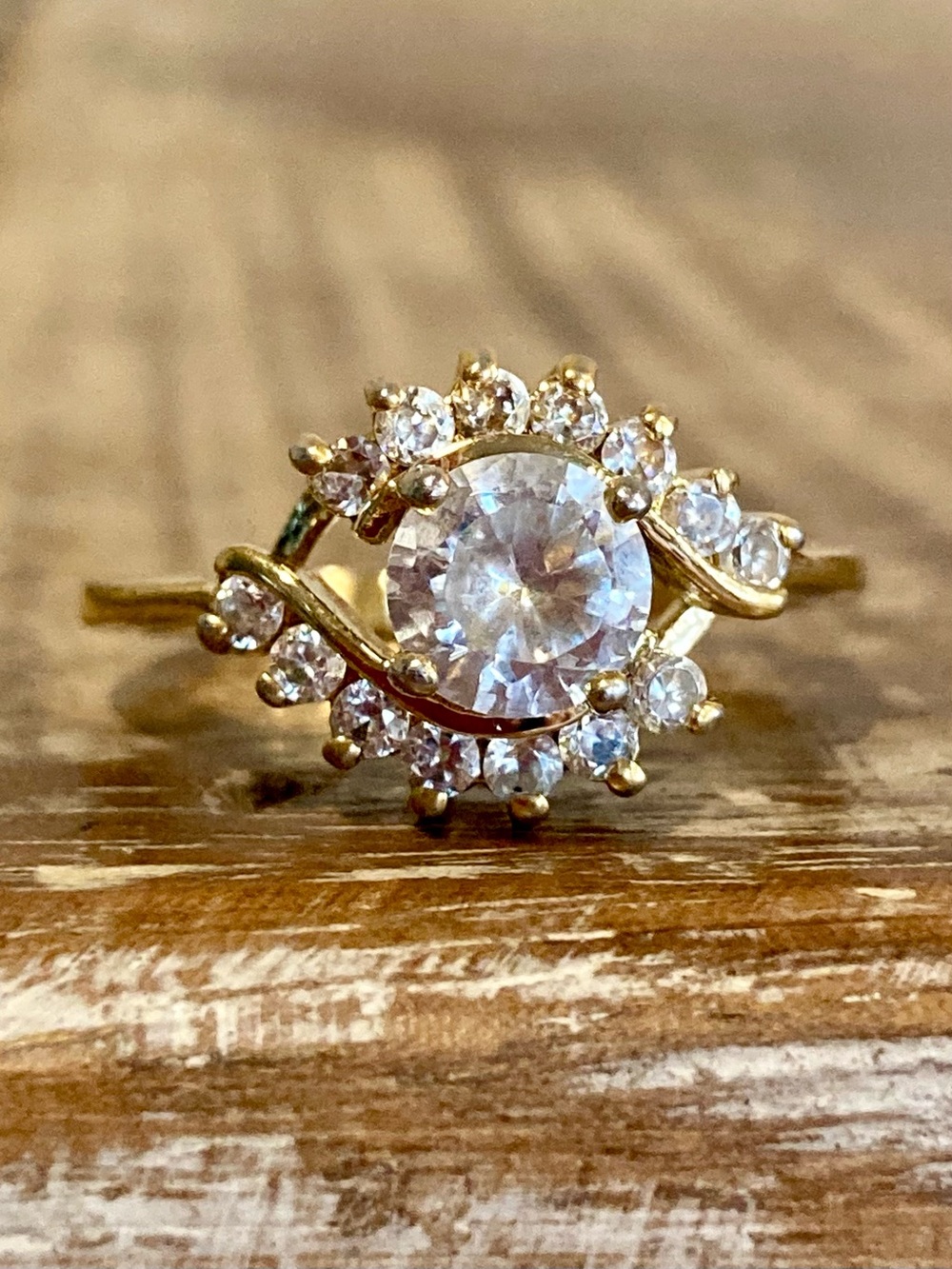 Halo Spiral Ring Gold Tone with Clear Stones Size 9